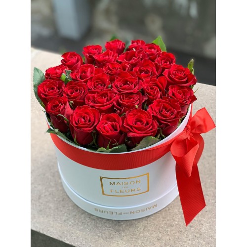 Купить на заказ 25 красных роз в коробке с доставкой в Уральске