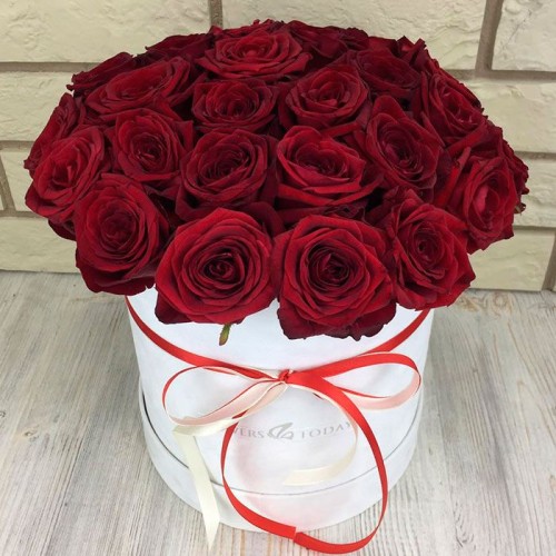 Купить на заказ 31 красная роза в коробке с доставкой в Уральске