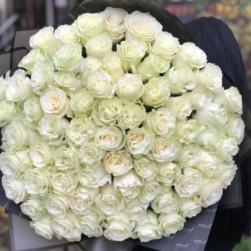 Купить на заказ Букет из 75 белых роз с доставкой в Уральске