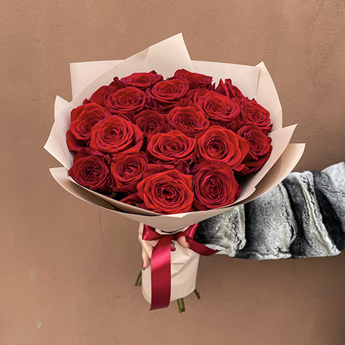 Купить на заказ Букет из 19 красных роз с доставкой в Уральске