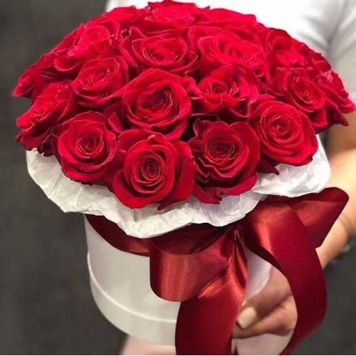 Купить на заказ 15 красных роз в коробке с доставкой в Уральске