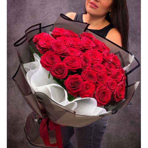 Купить на заказ Букет из 35 красных роз с доставкой в Уральске