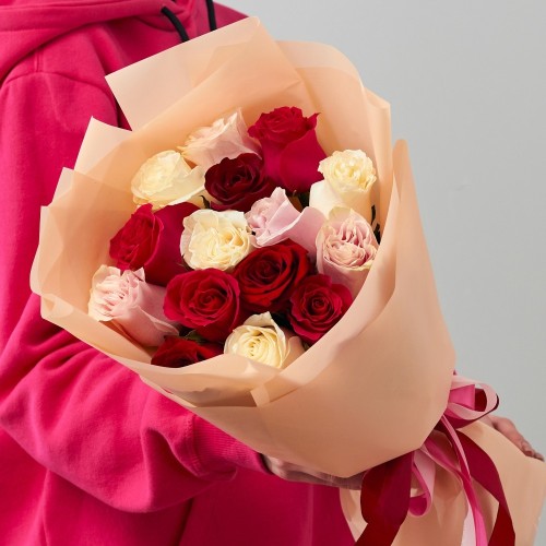 Купить на заказ Микс из 15 роз с доставкой в Уральске