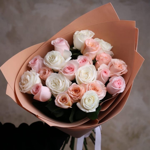 Купить на заказ Букет из 21 розы (микс) с доставкой в Уральске
