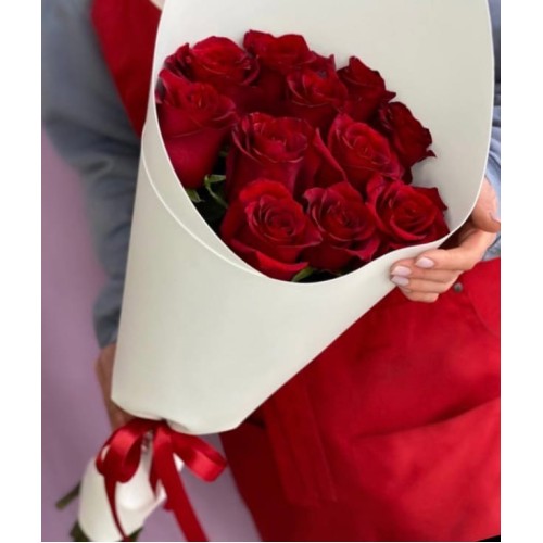 Купить на заказ Букет из 11 красных роз с доставкой в Уральске